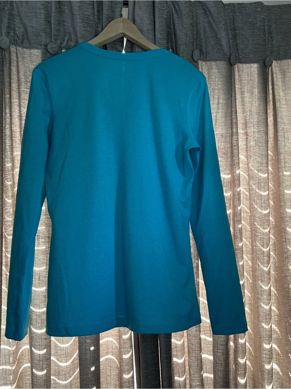 Nike Dri Fit Regular Fit Teal V-Neck Long Sleeve Athletic Top Size Medium